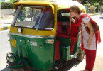 lady talking with auto driver